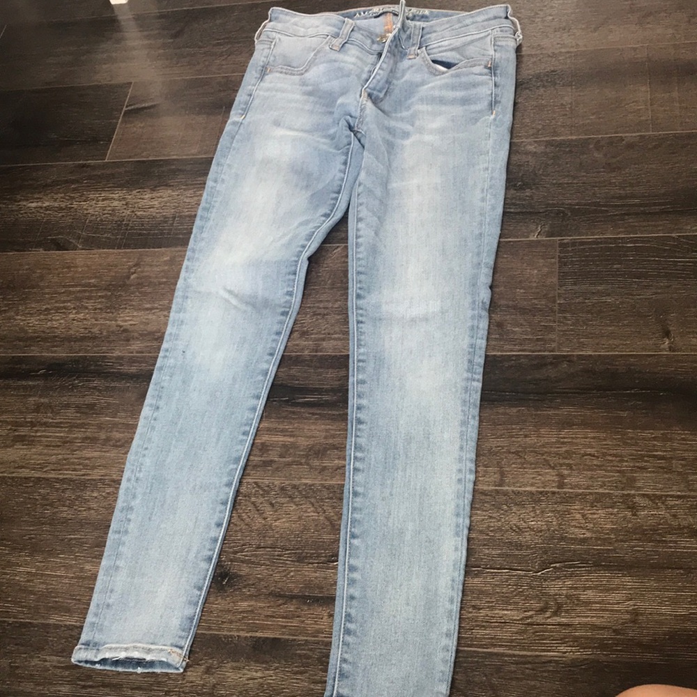 Light wash skinny jeans
